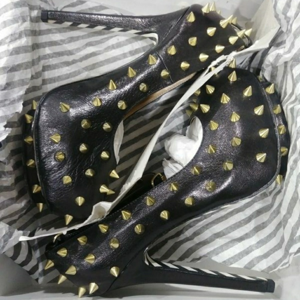 Alejandra G black studded pumps
